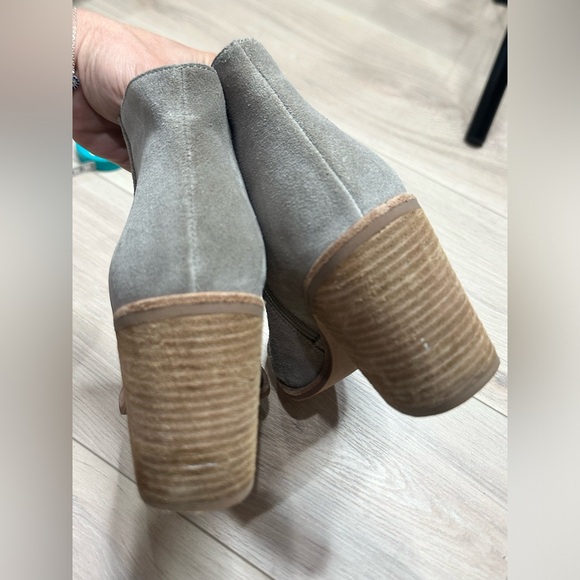 Jeffery Campbell taupe grey suede Booties 7.5 comfortable and cute - Picture 9 of 10